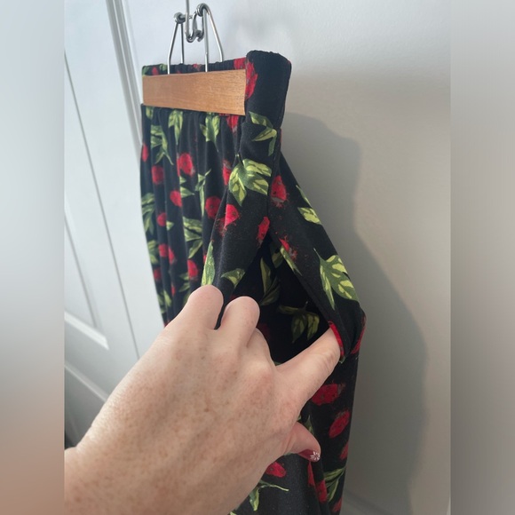 LulaRoe Madison Ladybug Pleated Skirt with Pockets - Picture 3 of 6